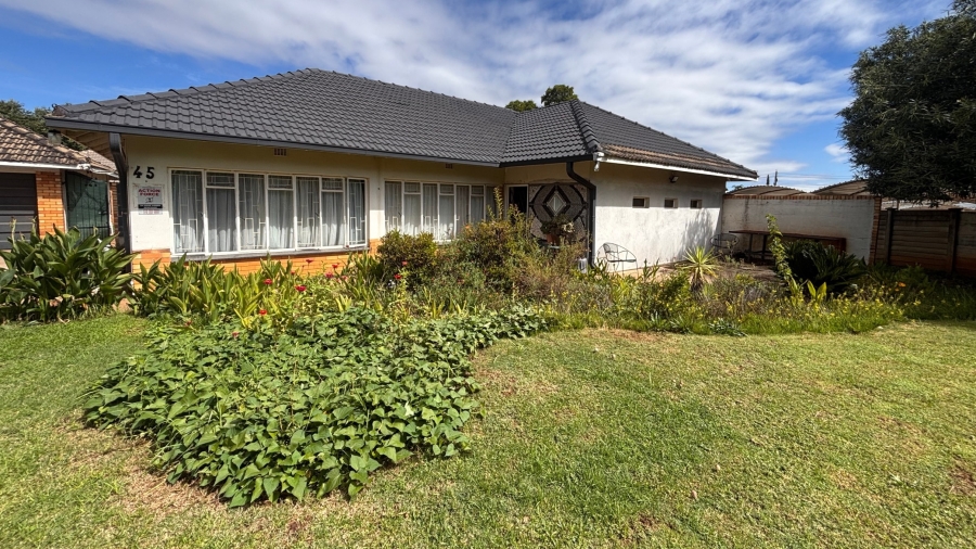 4 Bedroom Property for Sale in Flamwood North West